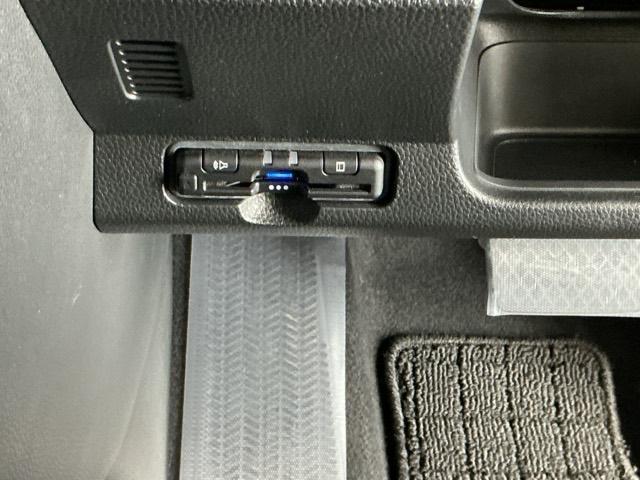 Ｎ－ＯＮＥ プレミアム　ドラレコ　ナビ　Ｒカメラ　ブルートゥース　ＵＳＢポート　衝突軽減　ＤＶＤ再生　ＥＳＣ　コーナーセンサー　ＬＥＤ　シ－トヒ－タ－　バックカメラ　フルセグ　カーテンエアバック　スマートキー　ＡＡＣ　ＥＴＣ（15枚目）
