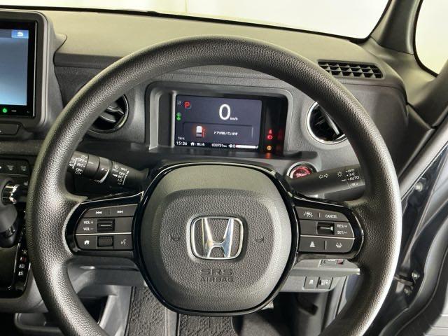 Ｎ－ＢＯＸカスタム ベースグレード　ディスプレイオーディオ　Ｒカメラ　ＵＳＢ　ＣＭＢＳ　ベンチシート　オートエアコン　スマートキ　ＬＥＤ　盗難防止装置　クルコン　バックカメラ　パワーステアリング　エアバッグ　ＥＳＣ　パワーウインドウ（22枚目）