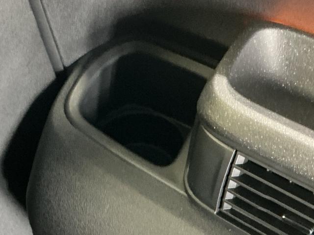 Ｎ－ＢＯＸカスタム ベースグレード　ディスプレイオーディオ　Ｒカメラ　ＵＳＢ　ＣＭＢＳ　ベンチシート　オートエアコン　スマートキ　ＬＥＤ　盗難防止装置　クルコン　バックカメラ　パワーステアリング　エアバッグ　ＥＳＣ　パワーウインドウ（49枚目）