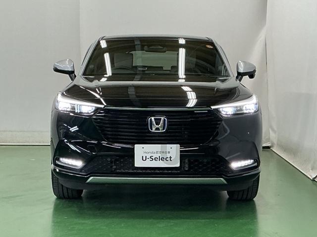 ヴェゼル ｅ：ＨＥＶＰＬａＹ　ナビ　Ｒカメラ　ブルートゥース　フルセグ　衝突被害軽減ブレーキ　カーテンエアバッグ　盗難防止装置　アイドルストップ　Ｐセンサー　ＡＢＳ　ＥＳＣ　フルオートエアコン　シートヒータ　エアバッグ　Ａライト（6枚目）