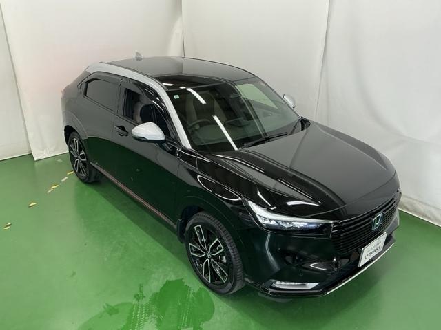 ヴェゼル ｅ：ＨＥＶＰＬａＹ　ナビ　Ｒカメラ　ブルートゥース　フルセグ　衝突被害軽減ブレーキ　カーテンエアバッグ　盗難防止装置　アイドルストップ　Ｐセンサー　ＡＢＳ　ＥＳＣ　フルオートエアコン　シートヒータ　エアバッグ　Ａライト（8枚目）