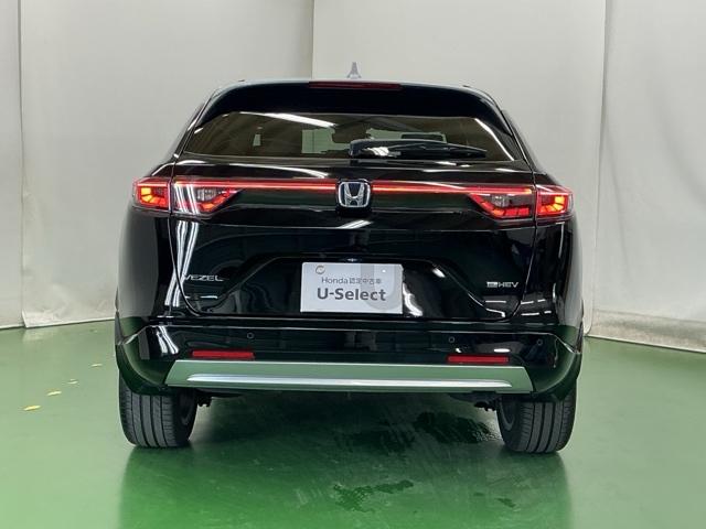 ヴェゼル ｅ：ＨＥＶＰＬａＹ　ナビ　Ｒカメラ　ブルートゥース　フルセグ　衝突被害軽減ブレーキ　カーテンエアバッグ　盗難防止装置　アイドルストップ　Ｐセンサー　ＡＢＳ　ＥＳＣ　フルオートエアコン　シートヒータ　エアバッグ　Ａライト（10枚目）