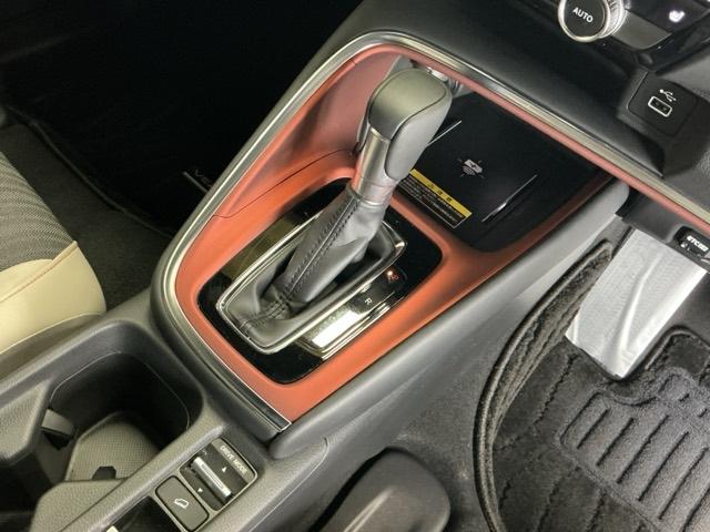 ヴェゼル ｅ：ＨＥＶＰＬａＹ　ナビ　Ｒカメラ　ブルートゥース　フルセグ　衝突被害軽減ブレーキ　カーテンエアバッグ　盗難防止装置　アイドルストップ　Ｐセンサー　ＡＢＳ　ＥＳＣ　フルオートエアコン　シートヒータ　エアバッグ　Ａライト（18枚目）