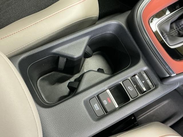 ヴェゼル ｅ：ＨＥＶＰＬａＹ　ナビ　Ｒカメラ　ブルートゥース　フルセグ　衝突被害軽減ブレーキ　カーテンエアバッグ　盗難防止装置　アイドルストップ　Ｐセンサー　ＡＢＳ　ＥＳＣ　フルオートエアコン　シートヒータ　エアバッグ　Ａライト（19枚目）