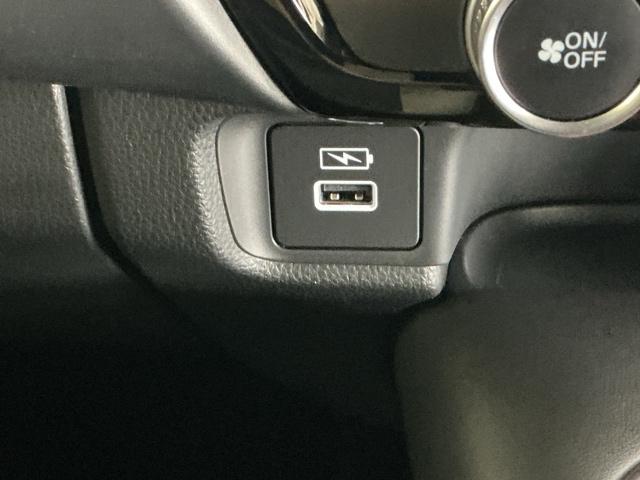 ヴェゼル ｅ：ＨＥＶＰＬａＹ　ナビ　Ｒカメラ　ブルートゥース　フルセグ　衝突被害軽減ブレーキ　カーテンエアバッグ　盗難防止装置　アイドルストップ　Ｐセンサー　ＡＢＳ　ＥＳＣ　フルオートエアコン　シートヒータ　エアバッグ　Ａライト（21枚目）