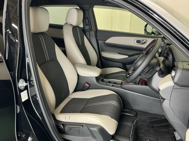 ヴェゼル ｅ：ＨＥＶＰＬａＹ　ナビ　Ｒカメラ　ブルートゥース　フルセグ　衝突被害軽減ブレーキ　カーテンエアバッグ　盗難防止装置　アイドルストップ　Ｐセンサー　ＡＢＳ　ＥＳＣ　フルオートエアコン　シートヒータ　エアバッグ　Ａライト（26枚目）