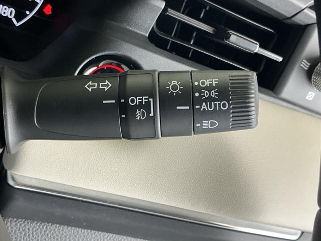 ヴェゼル ｅ：ＨＥＶＰＬａＹ　ナビ　Ｒカメラ　ブルートゥース　フルセグ　衝突被害軽減ブレーキ　カーテンエアバッグ　盗難防止装置　アイドルストップ　Ｐセンサー　ＡＢＳ　ＥＳＣ　フルオートエアコン　シートヒータ　エアバッグ　Ａライト（29枚目）