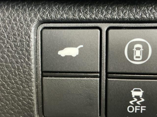 ヴェゼル ｅ：ＨＥＶＰＬａＹ　ナビ　Ｒカメラ　ブルートゥース　フルセグ　衝突被害軽減ブレーキ　カーテンエアバッグ　盗難防止装置　アイドルストップ　Ｐセンサー　ＡＢＳ　ＥＳＣ　フルオートエアコン　シートヒータ　エアバッグ　Ａライト（31枚目）