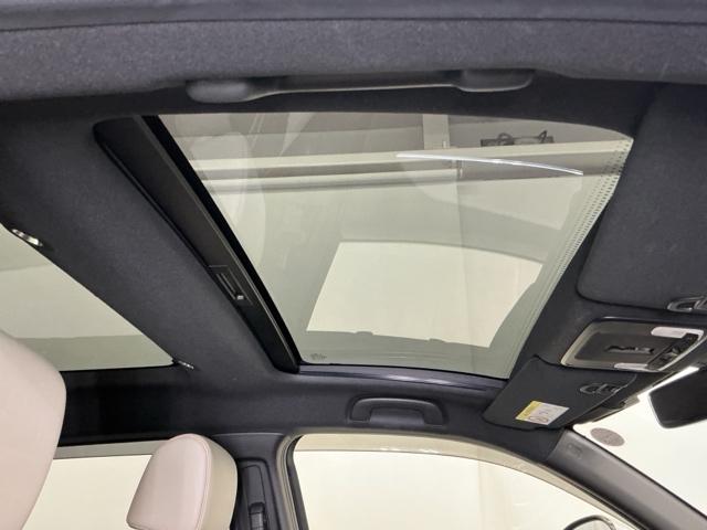 ヴェゼル ｅ：ＨＥＶＰＬａＹ　ナビ　Ｒカメラ　ブルートゥース　フルセグ　衝突被害軽減ブレーキ　カーテンエアバッグ　盗難防止装置　アイドルストップ　Ｐセンサー　ＡＢＳ　ＥＳＣ　フルオートエアコン　シートヒータ　エアバッグ　Ａライト（32枚目）