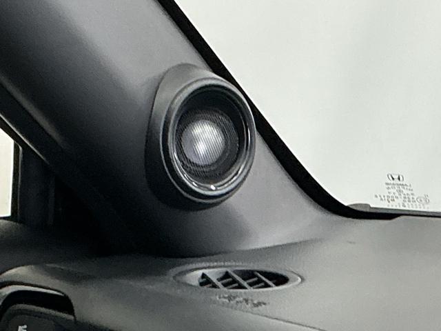 ヴェゼル ｅ：ＨＥＶＰＬａＹ　ナビ　Ｒカメラ　ブルートゥース　フルセグ　衝突被害軽減ブレーキ　カーテンエアバッグ　盗難防止装置　アイドルストップ　Ｐセンサー　ＡＢＳ　ＥＳＣ　フルオートエアコン　シートヒータ　エアバッグ　Ａライト（61枚目）