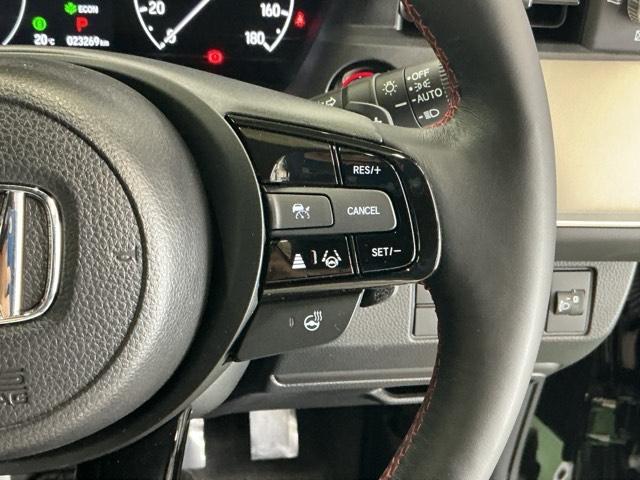 ヴェゼル ｅ：ＨＥＶＰＬａＹ　ナビ　Ｒカメラ　ブルートゥース　フルセグ　衝突被害軽減ブレーキ　カーテンエアバッグ　盗難防止装置　アイドルストップ　Ｐセンサー　ＡＢＳ　ＥＳＣ　フルオートエアコン　シートヒータ　エアバッグ　Ａライト（62枚目）