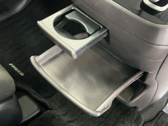 フリードハイブリッド ハイブリッド・Ｇホンダセンシング　ドラレコ　ナビ　Ｒカメラ　ブルートゥース　クルーズＣ　ＤＶＤ視聴　ＵＳＢ接続　ブレーキサポート　ＬＥＤヘットライト　Ｗエアバック　記録簿付き　バックモニタ　アイストップ　地デジフルセグ　キーレス　３列（19枚目）