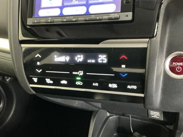フィットハイブリッド Lパッケージ ナビ Rカメラ ブルートゥース フルセグ 横滑防止 カーテンエアバック DVD視聴 ETC車載器 ECOモード 助手席エアバック クルーズコントロール LEDヘッドライト エアコン エアバック(14枚目)
