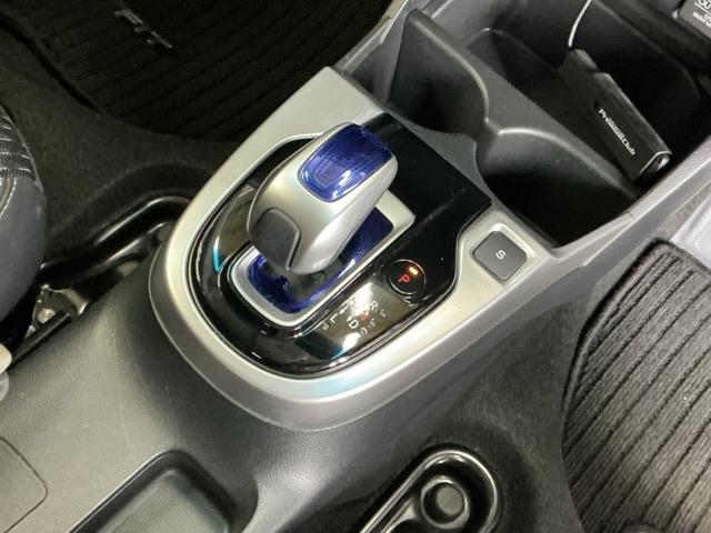 フィットハイブリッド Lパッケージ ナビ Rカメラ ブルートゥース フルセグ 横滑防止 カーテンエアバック DVD視聴 ETC車載器 ECOモード 助手席エアバック クルーズコントロール LEDヘッドライト エアコン エアバック(15枚目)