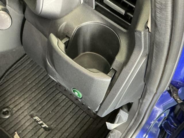 フィットハイブリッド Lパッケージ ナビ Rカメラ ブルートゥース フルセグ 横滑防止 カーテンエアバック DVD視聴 ETC車載器 ECOモード 助手席エアバック クルーズコントロール LEDヘッドライト エアコン エアバック(16枚目)