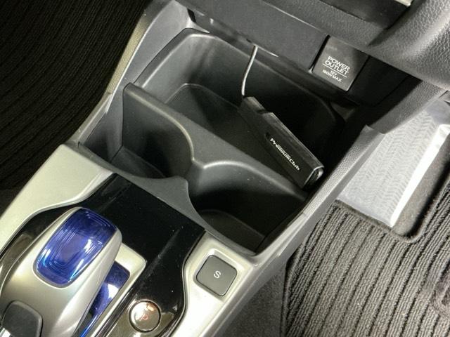 フィットハイブリッド Lパッケージ ナビ Rカメラ ブルートゥース フルセグ 横滑防止 カーテンエアバック DVD視聴 ETC車載器 ECOモード 助手席エアバック クルーズコントロール LEDヘッドライト エアコン エアバック(45枚目)