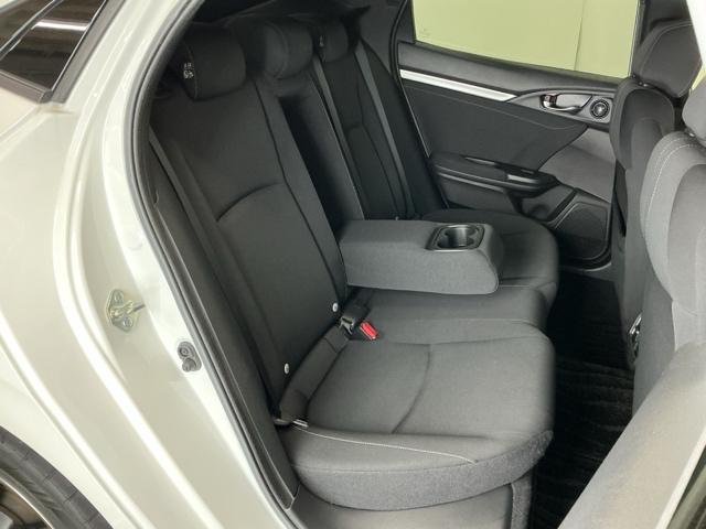 �t���b�g�ȏ��ƕG���⓪��X�y�[�X�ȂǏ\���ȍL��������܂�