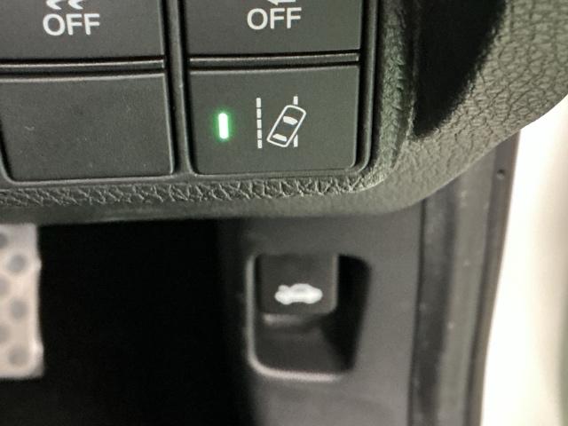 �H�O��E�}���@�\�͎Ԃ��Ԑ�����͂ݏo�������ȂƂ��ɎԐ����ɖ߂��悤�Ƀh���C�o�[�ւ��m�点���܂�