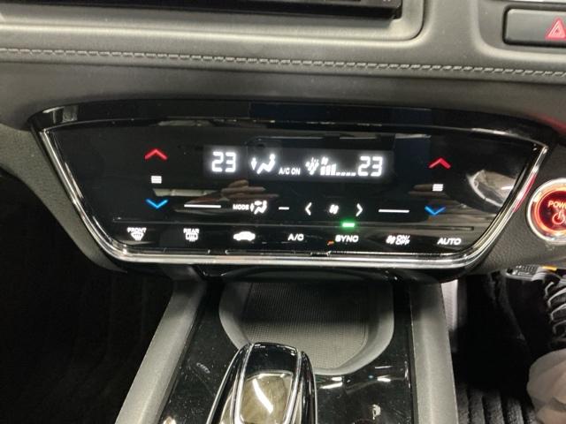 ヴェゼル ハイブリッドＸ・ホンダセンシング　ナビ　Ｒカメラ　ブルートゥース　フルセグ　地デジＴＶ　アクティブクルーズコントロール　リアカメラ　サイドカーテンエアバック　スマートキープッシュスタート　ＵＳＢポート　ＬＥＤヘッドライト　ＤＶＤ再生（14枚目）