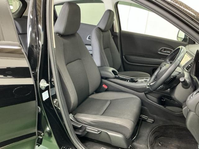 ヴェゼル ハイブリッドＸ・ホンダセンシング　ナビ　Ｒカメラ　ブルートゥース　フルセグ　地デジＴＶ　アクティブクルーズコントロール　リアカメラ　サイドカーテンエアバック　スマートキープッシュスタート　ＵＳＢポート　ＬＥＤヘッドライト　ＤＶＤ再生（19枚目）