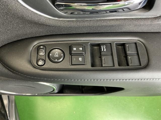 ヴェゼル ハイブリッドＸ・ホンダセンシング　ナビ　Ｒカメラ　ブルートゥース　フルセグ　地デジＴＶ　アクティブクルーズコントロール　リアカメラ　サイドカーテンエアバック　スマートキープッシュスタート　ＵＳＢポート　ＬＥＤヘッドライト　ＤＶＤ再生（51枚目）