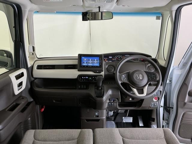 �h���C�o�[�𒆐S�Ɏ��R�Ɏ肪�͂��ʒu�ɂ`�s�Z���N�g���o�[��G�A�R���A�l�X�ȑ���X�C�b�`�Ȃǂ�z�u�A���쐫�ɗD��Ă��܂�