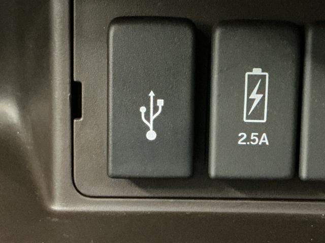 �t�r�a���͒[�q���Ă܂��B�t�r�a��������ڑ����ĉ��y�t�@�C���A�摜�t�@�C���A����t�@�C���Ȃǂ��i�r��ʂŊy���߂܂��@���ꕔ�̃f�B�X�v���C�I�[�f�B�I�A�b�c�`���[�i�[�̏ꍇ�͉��y�t�@�C���݂̂ƂȂ�܂�