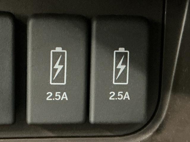 �Q�D�T�A���y�A�}���t�r�a�`���[�W���[���ځB�X�}�[�g�t�H���Ȃǂ̏[�d�ɂƂ��Ă��֗��ł�