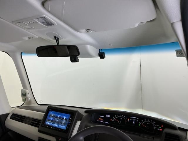 �n�[�t�V�F�C�h�t�����g�E�C���h�E�y�e�K���X��[�̐F�������z�𑕔����Ă��܂��B�L���t�����g�K���X�Ŏ��E���m�ۂ���ῂ������y���A�L�Ɩ����ł͂����Ԃ�Ⴂ�܂���