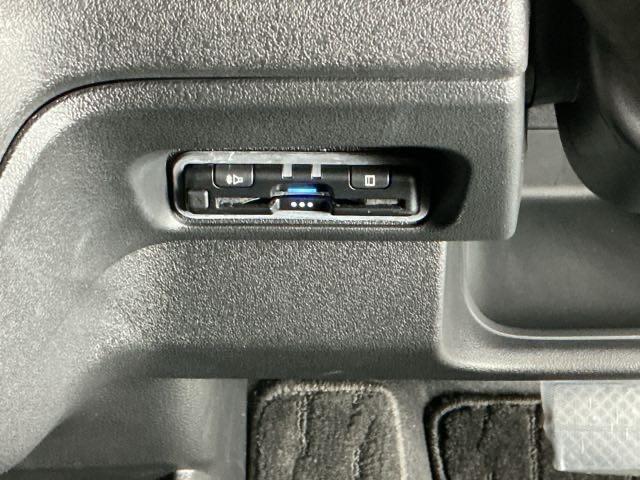 N-BOXカスタム ベースグレード ドラレコ ナビ Rカメラ ブルートゥース Pソナー レーダーブレーキサポート ETC装備 定期点検記録簿 地デジ対応 サイドエアバック Sヒータ スマートキー&プッシュスタート 横滑り防止 USB(15枚目)