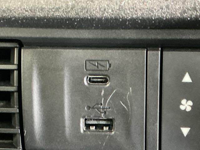 N-BOXカスタム ベースグレード ドラレコ ナビ Rカメラ ブルートゥース Pソナー レーダーブレーキサポート ETC装備 定期点検記録簿 地デジ対応 サイドエアバック Sヒータ スマートキー&プッシュスタート 横滑り防止 USB(19枚目)