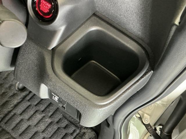 N-BOXカスタム ベースグレード ドラレコ ナビ Rカメラ ブルートゥース Pソナー レーダーブレーキサポート ETC装備 定期点検記録簿 地デジ対応 サイドエアバック Sヒータ スマートキー&プッシュスタート 横滑り防止 USB(55枚目)