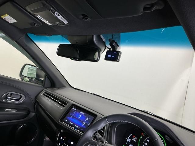 �n�[�t�V�F�C�h�t�����g�E�C���h�E�y�e�K���X��[�̐F�������z�𑕔����Ă��܂��B�L���t�����g�K���X�Ŏ��E���m�ۂ���ῂ������y���A�L�Ɩ����ł͂����Ԃ�Ⴂ�܂���