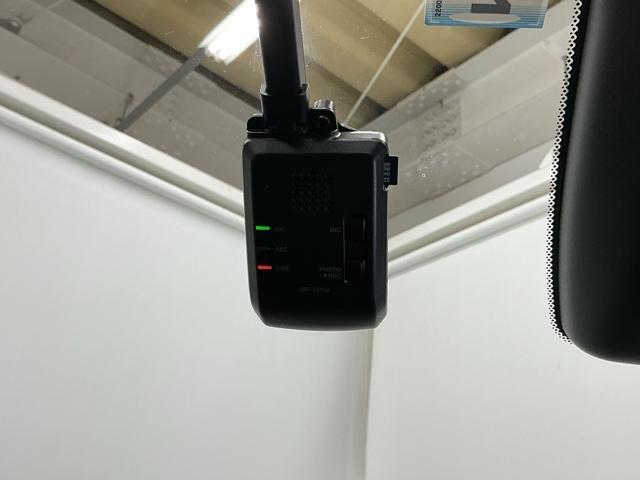 フィット ｅ：ＨＥＶクロスター　ナビ　Ｒカメラ　ブルートゥース　フルセグ　スマキー　ソナー　カーテンエアバック　セキュリティーアラーム　クルコン　ＥＴＣ装備　パワーウィンド　ＵＳＢ接続　ＬＥＤヘッドライト　ドラレコ付き　Ｂカメラ（14枚目）