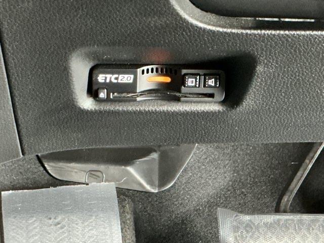 フィット ｅ：ＨＥＶクロスター　ナビ　Ｒカメラ　ブルートゥース　フルセグ　スマキー　ソナー　カーテンエアバック　セキュリティーアラーム　クルコン　ＥＴＣ装備　パワーウィンド　ＵＳＢ接続　ＬＥＤヘッドライト　ドラレコ付き　Ｂカメラ（16枚目）