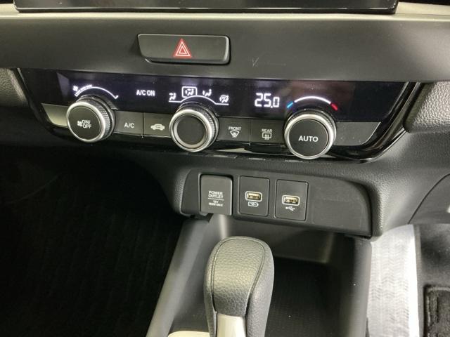 フィット ｅ：ＨＥＶクロスター　ナビ　Ｒカメラ　ブルートゥース　フルセグ　スマキー　ソナー　カーテンエアバック　セキュリティーアラーム　クルコン　ＥＴＣ装備　パワーウィンド　ＵＳＢ接続　ＬＥＤヘッドライト　ドラレコ付き　Ｂカメラ（17枚目）