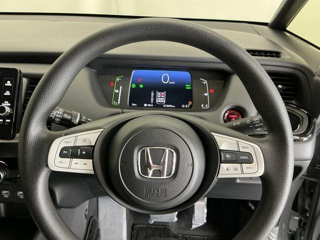 フィット ｅ：ＨＥＶクロスター　ナビ　Ｒカメラ　ブルートゥース　フルセグ　スマキー　ソナー　カーテンエアバック　セキュリティーアラーム　クルコン　ＥＴＣ装備　パワーウィンド　ＵＳＢ接続　ＬＥＤヘッドライト　ドラレコ付き　Ｂカメラ（26枚目）