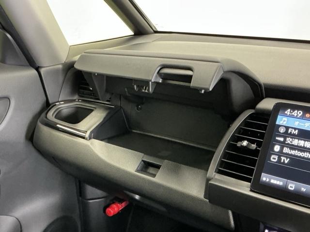 フィット ｅ：ＨＥＶクロスター　ナビ　Ｒカメラ　ブルートゥース　フルセグ　スマキー　ソナー　カーテンエアバック　セキュリティーアラーム　クルコン　ＥＴＣ装備　パワーウィンド　ＵＳＢ接続　ＬＥＤヘッドライト　ドラレコ付き　Ｂカメラ（54枚目）