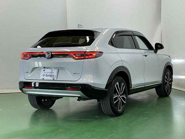 ヴェゼル ｅ：ＨＥＶＺ　ドラレコ　ナビ　Ｒカメラ　ブルートゥース　地上デジタル　ＵＳＢ入力　ハンズフリーテールゲート　シートＨ　サイドエアＢ　パークセンサー　リヤカメラ　点検記録簿　ＬＥＤヘットライト　ＥＳＣ　パワステ（8枚目）