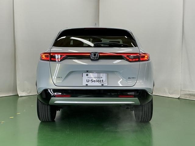 ヴェゼル ｅ：ＨＥＶＺ　ドラレコ　ナビ　Ｒカメラ　ブルートゥース　地上デジタル　ＵＳＢ入力　ハンズフリーテールゲート　シートＨ　サイドエアＢ　パークセンサー　リヤカメラ　点検記録簿　ＬＥＤヘットライト　ＥＳＣ　パワステ（9枚目）