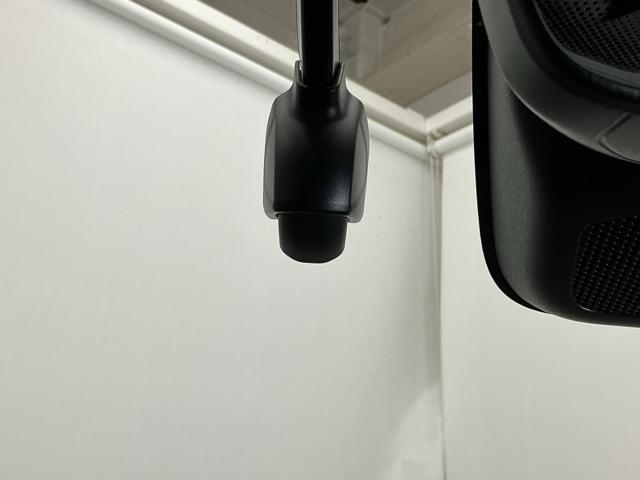 ヴェゼル ｅ：ＨＥＶＺ　ドラレコ　ナビ　Ｒカメラ　ブルートゥース　地上デジタル　ＵＳＢ入力　ハンズフリーテールゲート　シートＨ　サイドエアＢ　パークセンサー　リヤカメラ　点検記録簿　ＬＥＤヘットライト　ＥＳＣ　パワステ（13枚目）