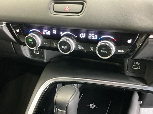 ヴェゼル ｅ：ＨＥＶＺ　ドラレコ　ナビ　Ｒカメラ　ブルートゥース　地上デジタル　ＵＳＢ入力　ハンズフリーテールゲート　シートＨ　サイドエアＢ　パークセンサー　リヤカメラ　点検記録簿　ＬＥＤヘットライト　ＥＳＣ　パワステ（17枚目）