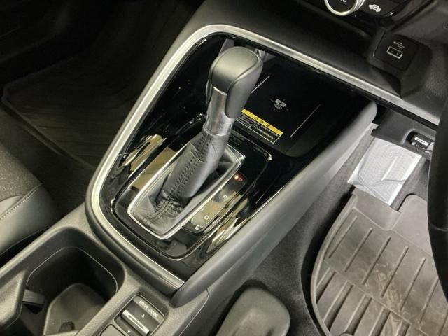 ヴェゼル ｅ：ＨＥＶＺ　ドラレコ　ナビ　Ｒカメラ　ブルートゥース　地上デジタル　ＵＳＢ入力　ハンズフリーテールゲート　シートＨ　サイドエアＢ　パークセンサー　リヤカメラ　点検記録簿　ＬＥＤヘットライト　ＥＳＣ　パワステ（19枚目）