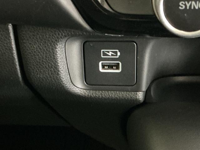 ヴェゼル ｅ：ＨＥＶＺ　ドラレコ　ナビ　Ｒカメラ　ブルートゥース　地上デジタル　ＵＳＢ入力　ハンズフリーテールゲート　シートＨ　サイドエアＢ　パークセンサー　リヤカメラ　点検記録簿　ＬＥＤヘットライト　ＥＳＣ　パワステ（22枚目）