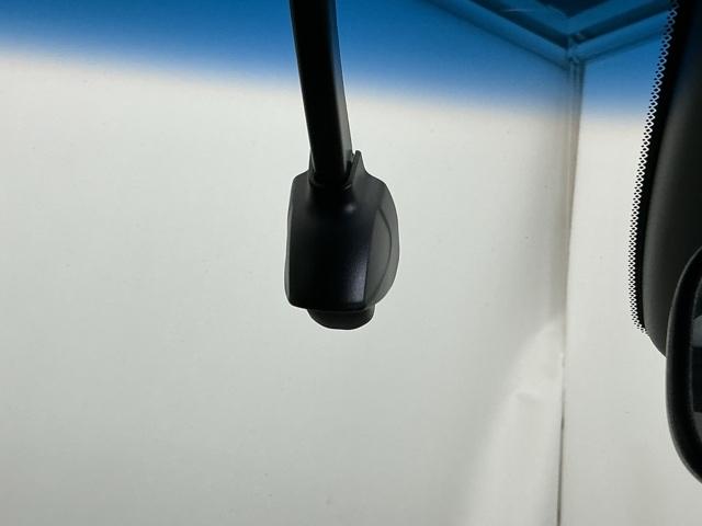 フィット e:HEVホーム ドラレコ ナビ Rカメラ ブルートゥース コーナーセンサ Bモニ ETC搭載 カーテンエアバッグ イモビライザー 記録簿付 ECON AUTOライト LEDヘッドランプ USB スマートキ エアバック(13枚目)