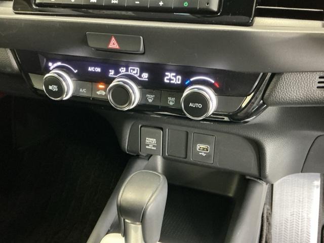 フィット e:HEVホーム ドラレコ ナビ Rカメラ ブルートゥース コーナーセンサ Bモニ ETC搭載 カーテンエアバッグ イモビライザー 記録簿付 ECON AUTOライト LEDヘッドランプ USB スマートキ エアバック(16枚目)