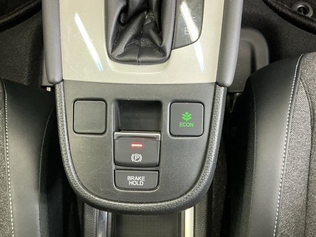 フィット e:HEVホーム ドラレコ ナビ Rカメラ ブルートゥース コーナーセンサ Bモニ ETC搭載 カーテンエアバッグ イモビライザー 記録簿付 ECON AUTOライト LEDヘッドランプ USB スマートキ エアバック(17枚目)