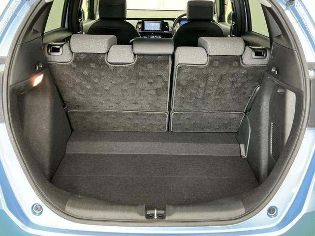 フィット e:HEVホーム ドラレコ ナビ Rカメラ ブルートゥース コーナーセンサ Bモニ ETC搭載 カーテンエアバッグ イモビライザー 記録簿付 ECON AUTOライト LEDヘッドランプ USB スマートキ エアバック(29枚目)