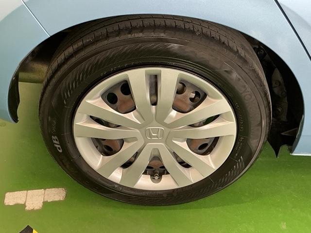 フィット e:HEVホーム ドラレコ ナビ Rカメラ ブルートゥース コーナーセンサ Bモニ ETC搭載 カーテンエアバッグ イモビライザー 記録簿付 ECON AUTOライト LEDヘッドランプ USB スマートキ エアバック(32枚目)