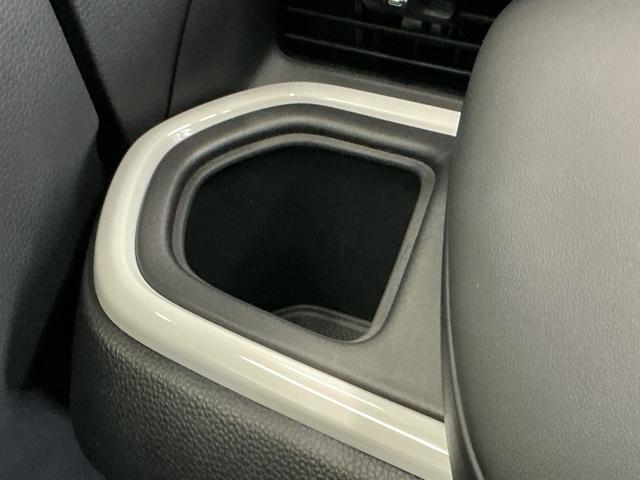 フィット e:HEVホーム ドラレコ ナビ Rカメラ ブルートゥース コーナーセンサ Bモニ ETC搭載 カーテンエアバッグ イモビライザー 記録簿付 ECON AUTOライト LEDヘッドランプ USB スマートキ エアバック(55枚目)